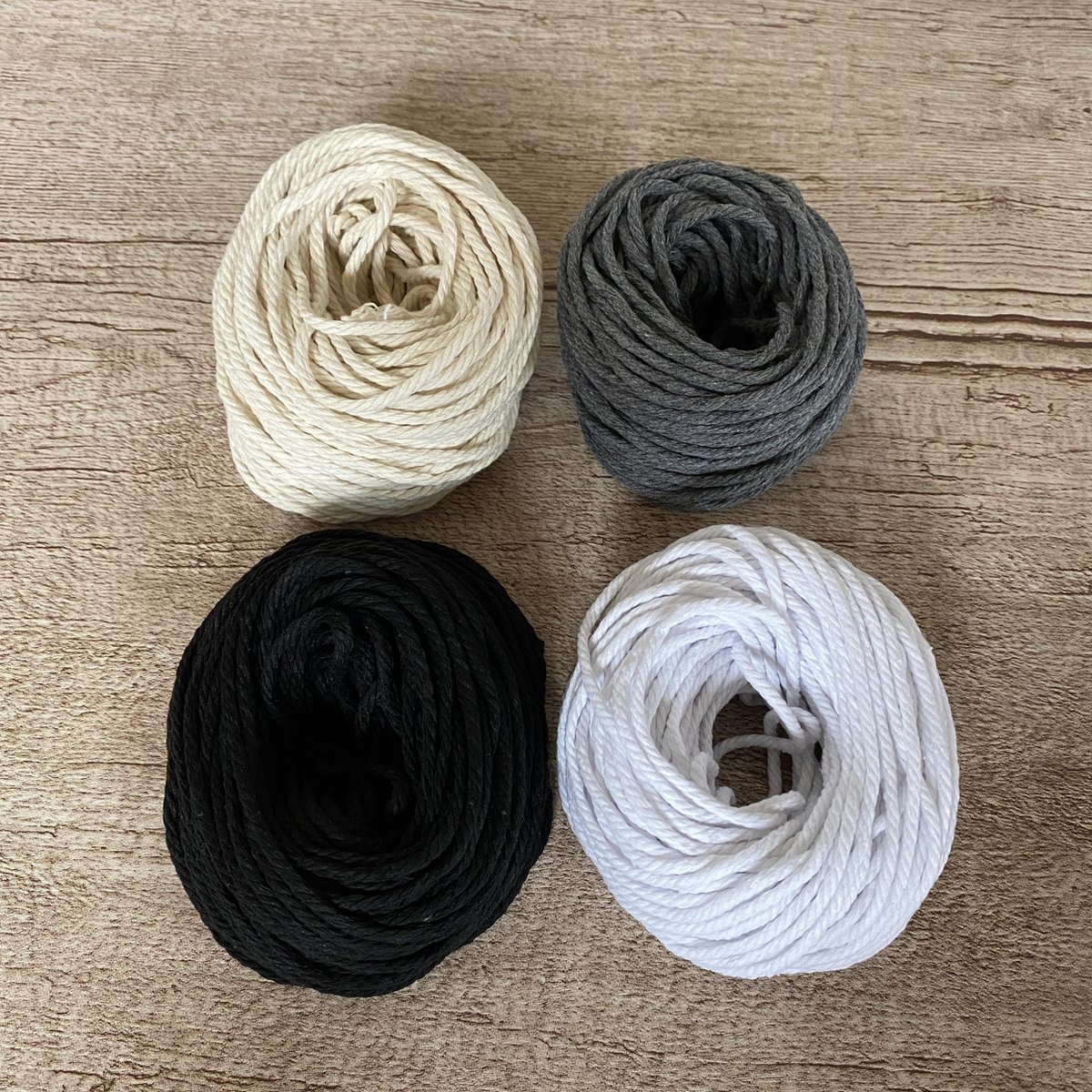 Macramé Pakket | Touw Pakket | 4 kleuren | 3mm | Triple Twist | Beige | Donkergrijs | Zwart | Wit | Macramé | Plantenhanger | Wandkleed | Dromenvanger |   |